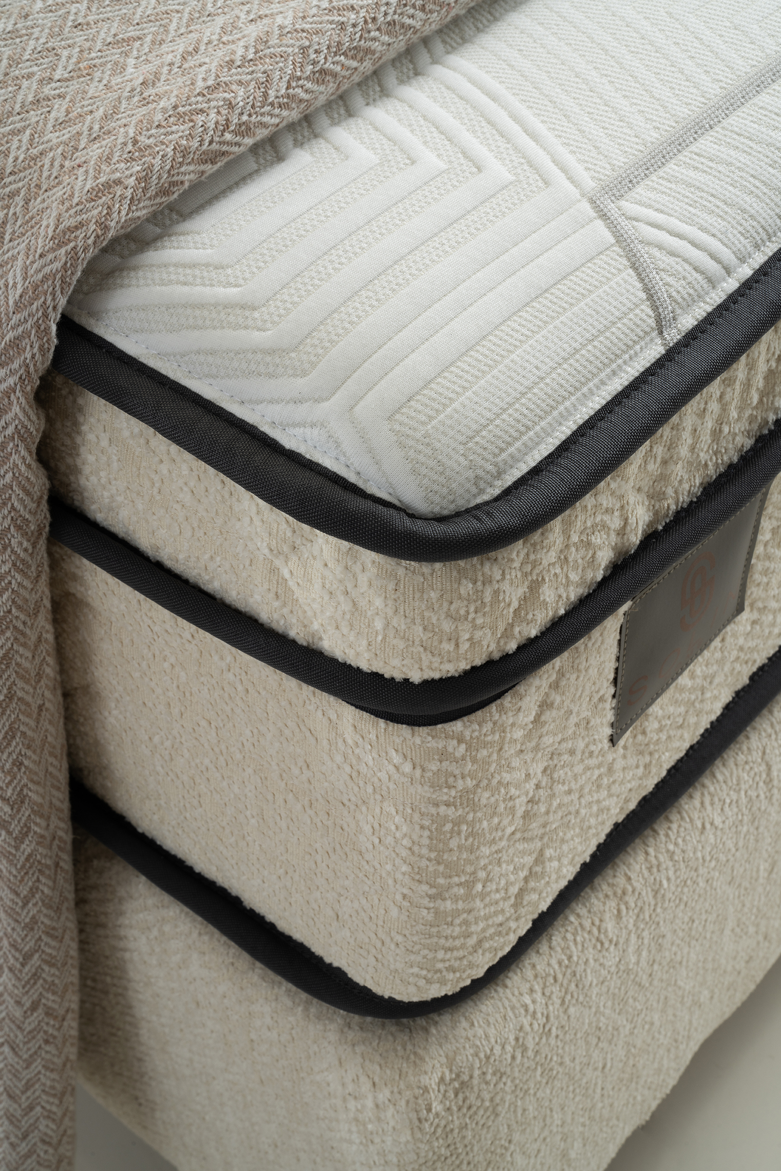 Derin Eenpersoons Boxspring - Creme 2