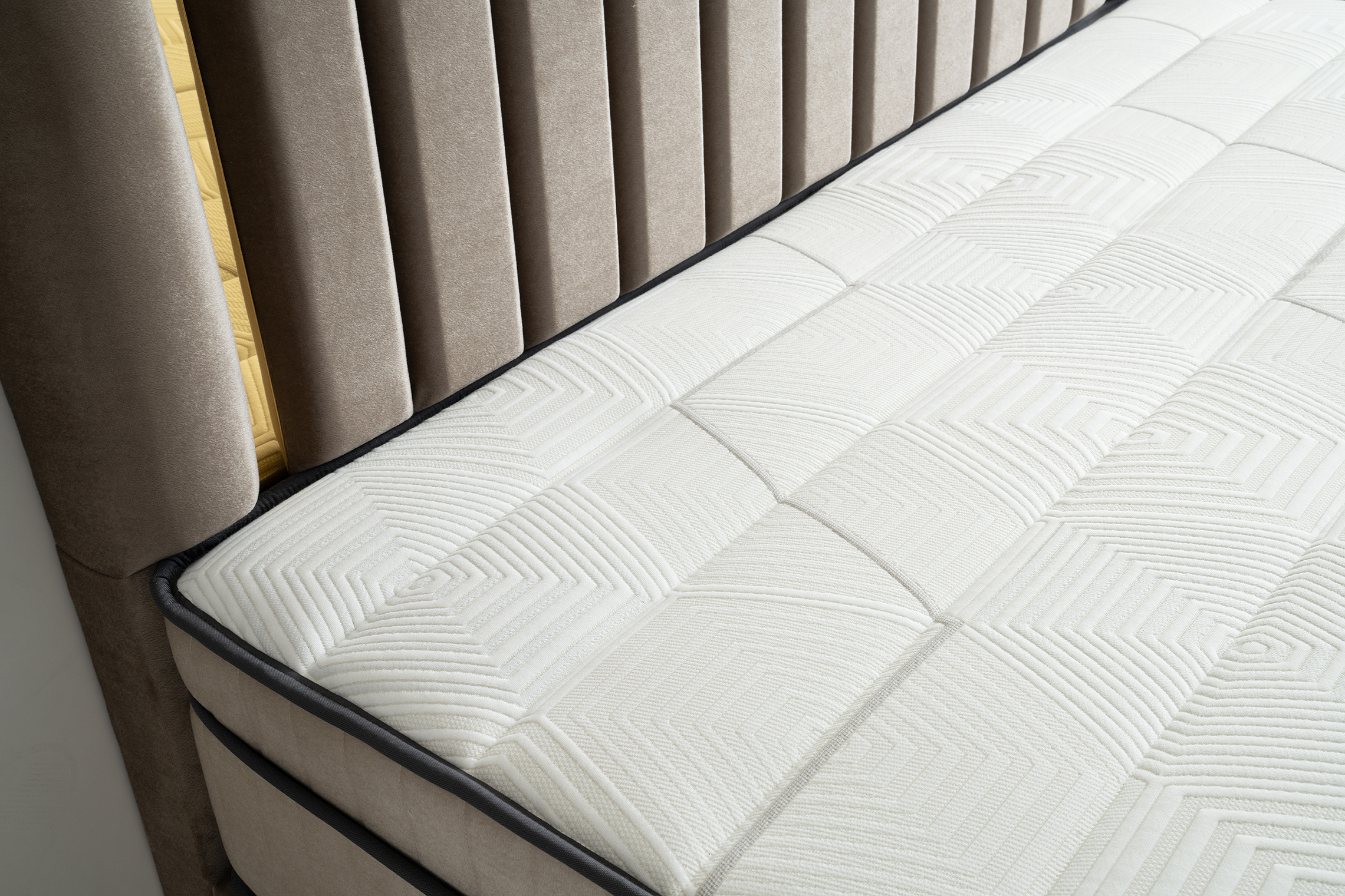 Güzide Boxspring - Goud 9