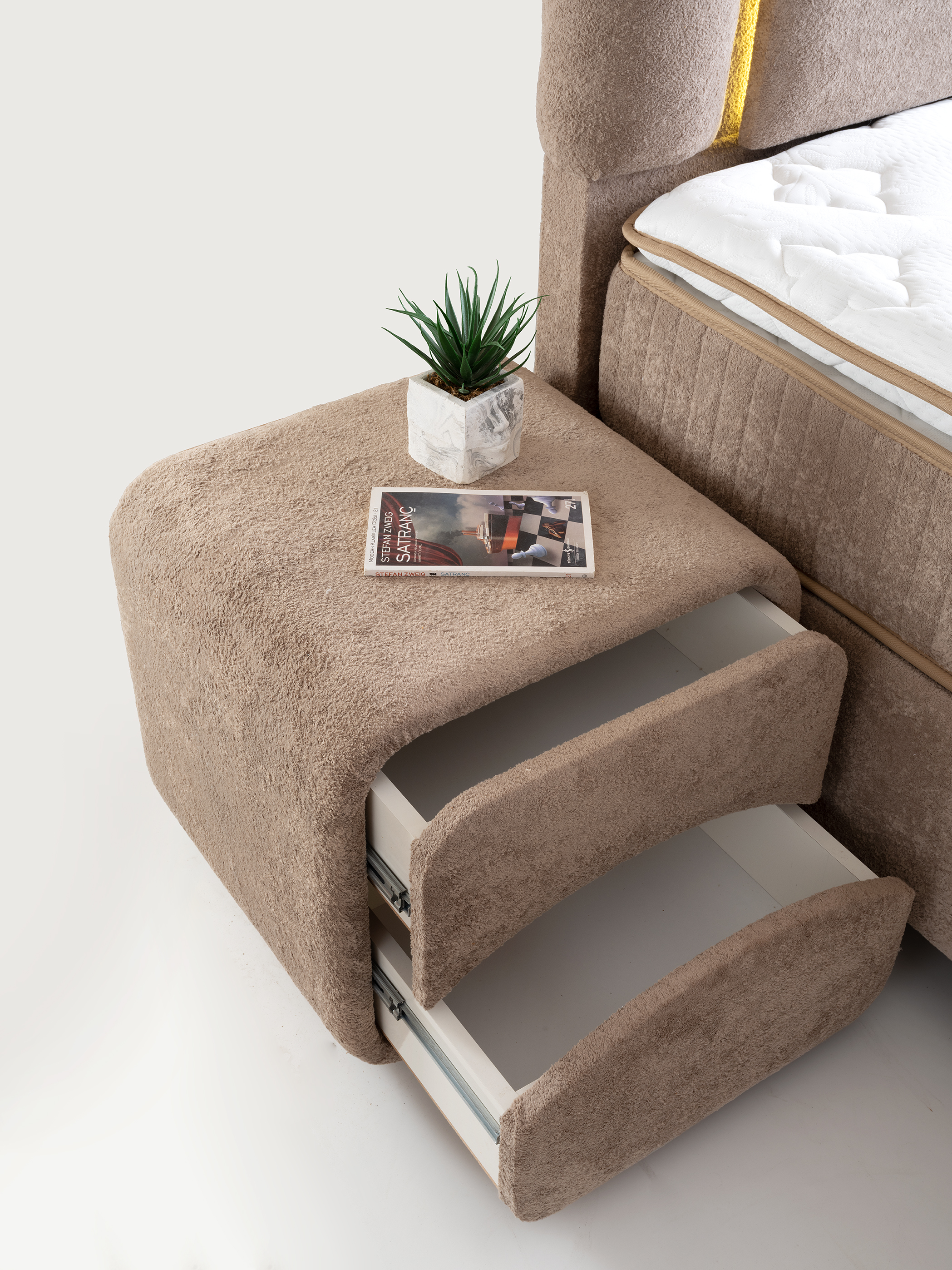 Montego Boxspring 14